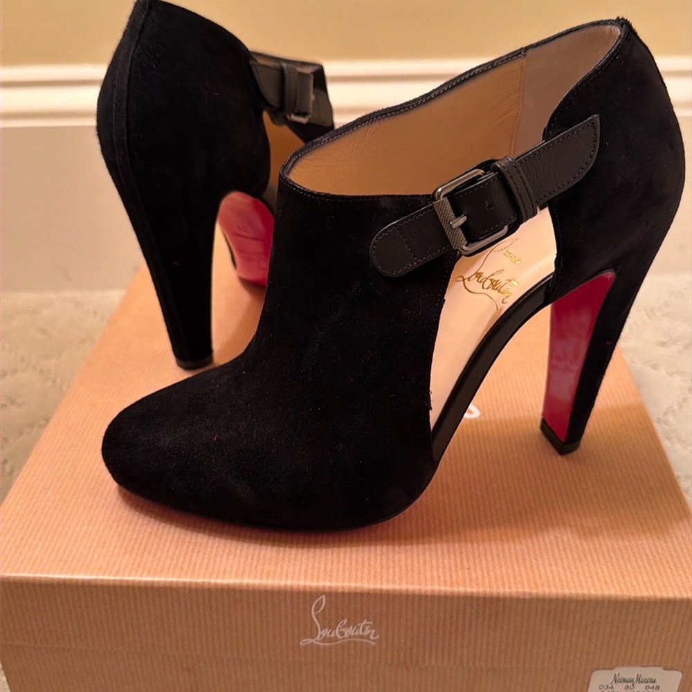 BNIB Louboutin Seferme 100 Suede